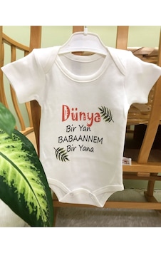 Dünya Bir Yana Babaannem Bir Yana Yazılı Kısa Kollu Hediyelik Bebek Body Zıbın Dünya Bir Yana Babaannem Bir Yana Yazılı Kısa Kollu Hediyelik Bebek Body Zıbın
