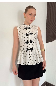 Verymoda Çin Düğmeli Puantiyeli Bluz D3074 Krem Verymoda Çin Düğmeli Puantiyeli Bluz D3074 Krem