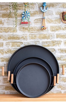 3 Lü 51, 37, 30 Cm Ahşap Kulplu Metal Tepsi Çay Tepsisi Kahve Tepsisi Sunum Tepsi Seti Siyah Siyah 3 Lü 51, 37, 30 Cm Ahşap Kulplu Metal Tepsi Çay Tepsisi Kahve Tepsisi Sunum Tepsi Seti Siyah Siyah