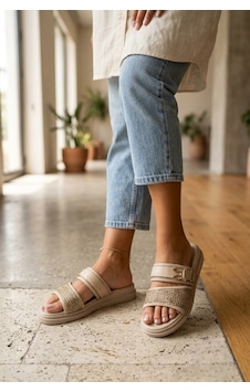 Shoetek Leyde Kadın Terlik Çift Bantlı Tokalı Düz Taban Bej Deri Bej Cilt Shoetek Leyde Kadın Terlik Çift Bantlı Tokalı Düz Taban Bej Deri Bej Cilt