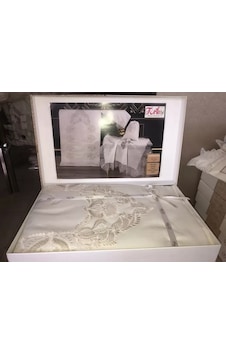 Çeyizlik Nakış İşlemeli Lüks Seccade Hediyelik Şık Model Çok Renkli Çeyizlik Nakış İşlemeli Lüks Seccade Hediyelik Şık Model Çok Renkli