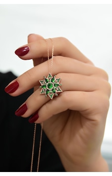 Papatya Silver 925 Ayar Gümüş Rose Kaplama Zümrüt Yeşili Kamelya Çiçeği Kolye Papatya Silver 925 Ayar Gümüş Rose Kaplama Zümrüt Yeşili Kamelya Çiçeği Kolye
