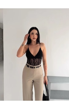 Modi Green Dantel Detaylı Derin Dekolte Body Şık Kolsuz Yazlık Bodysuit - Si Siyah Modi Green Dantel Detaylı Derin Dekolte Body Şık Kolsuz Yazlık Bodysuit - Si Siyah