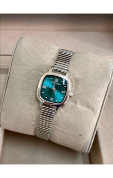 Gümüş Renk Kaplama Çelik Kordonlu Şık Vıp Model Yeşil Kare Kadranlı Kadın Saati Vintage Şıklık Gümüş Gümüş Renk Kaplama Çelik Kordonlu Şık Vıp Model Yeşil Kare Kadranlı Kadın Saati Vintage Şıklık Gümüş