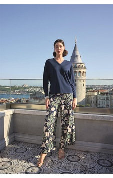Civetta Yaprakdesenli Uzun Kollu V Yaka Pijama Takımı Lacivert