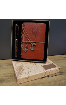 Deri Pusula Tasarımlı Defter Ve Metal Kalem Seti Çok Renkli Deri Pusula Tasarımlı Defter Ve Metal Kalem Seti Çok Renkli