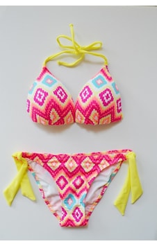 Beria Kadın Üçgen Yarım Dolgulu Desenli Sarı Bikini Takımı Beria Kadın Üçgen Yarım Dolgulu Desenli Sarı Bikini Takımı