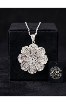 925 Ayar Geleneksel Telkari El İşçiliği Manolya Çiçeği Motifli Madalyon Gümüş Kolye Rzn10429