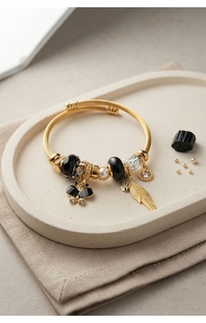 Kelebek Model Gold Renk Siyah Charmlı Bileklik