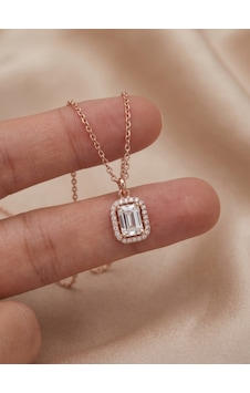 Baget Taşlı 925 Ayar Gümüş Kadın Hediye Premium Kolye 01872 Rose Gold Baget Taşlı 925 Ayar Gümüş Kadın Hediye Premium Kolye 01872 Rose Gold