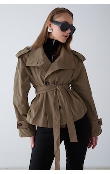 Olcay Dik Yaka Apolet Detaylı Oversize Kısa Trençkot Vizon 6934 Olcay Dik Yaka Apolet Detaylı Oversize Kısa Trençkot Vizon 6934