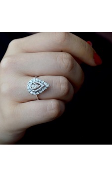 0.37 Ct. Modern Tasarım Damla Pırlanta Yüzük 0.37 Ct. Modern Tasarım Damla Pırlanta Yüzük