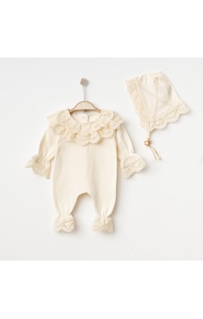 Buse&Eylül Bebe Ekru Güpürlü Şapkalı Kız Bebek Tulum Takım-Ekru Buse&Eylül Bebe Ekru Güpürlü Şapkalı Kız Bebek Tulum Takım-Ekru