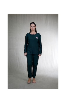 Estiva Kadın Nakış İşlemeli Patlı İnterlok Şardonlu Pijama Takımı Haki Estiva Kadın Nakış İşlemeli Patlı İnterlok Şardonlu Pijama Takımı Haki