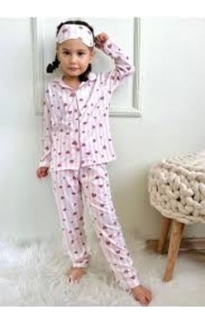 Kız Çocuk Pembe Beyaz Renkli Kalp Desenli Uyku Bandı Dahil Pijama Takımı. Beyaz
