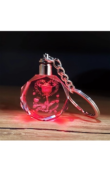 I Love You Yazılı Ve Gül Tasarımlı Kristal Anahtarlık - Renk Değiştiren - Pilli Işıklı - Romantik He I Love You Yazılı Ve Gül Tasarımlı Kristal Anahtarlık - Renk Değiştiren - Pilli Işıklı - Romantik He