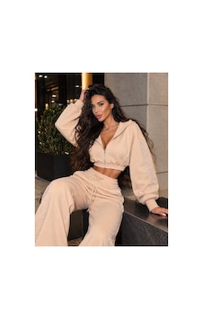 Butik İstanbul Kadın Taş Baskı Detaylı Fermuarlı Crop Sweatshirt Ve Geniş Paça Eşofman Takımı Bej Butik İstanbul Kadın Taş Baskı Detaylı Fermuarlı Crop Sweatshirt Ve Geniş Paça Eşofman Takımı Bej
