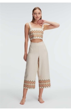 Findit Askılı Oyuk U Yaka Geometrik Yazlık Uzun Nakış Detaylı Pijama Takımı Krem Findit Askılı Oyuk U Yaka Geometrik Yazlık Uzun Nakış Detaylı Pijama Takımı Krem