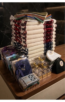 Elegant 24 Kişilik Hac Umre Çeyizlik Hediyelik Lux Set Çok Rekli