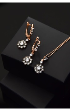 Papatya Silver 925 Ayar Gümüş Rose Kaplama Tasarım Elmas Montür Çiçek Set Papatya Silver 925 Ayar Gümüş Rose Kaplama Tasarım Elmas Montür Çiçek Set