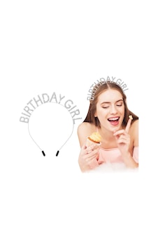 Kristal Taşlı Gümüş Birthday Girl Yazılı Doğum Günü Parti Tacı 19x11 Cm 0 - 99 Kristal Taşlı Gümüş Birthday Girl Yazılı Doğum Günü Parti Tacı 19x11 Cm 0 - 99