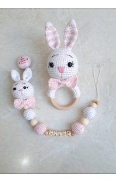 Amigurumi Çıngırak Seti Emzik Zinciri Set İsme Özel Beyaz - Pembe Amigurumi Çıngırak Seti Emzik Zinciri Set İsme Özel Beyaz - Pembe