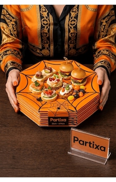 Cadılar Bayramı Örümcek Ağı Turuncu Sekizgen Kağıt Tabak 23 Cm 8'li Paket - Halloween Parti Tabağı Çok Renkli