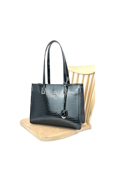 Smart Bags Sallantı Detaylı Büyük Boy Çanta 3084 Siyah Rugan Kareli Beyaz Smart Bags Sallantı Detaylı Büyük Boy Çanta 3084 Siyah Rugan Kareli Beyaz