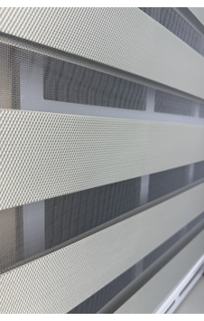 Storburada Işık Geçirmeyen Karartma Blackout Bej Rengi Zebra Stor Perde Storburada Işık Geçirmeyen Karartma Blackout Bej Rengi Zebra Stor Perde