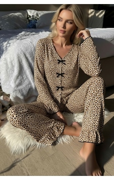 Hç İç Çamaşırı Kadın Leopar Desenli Fiyonklu Uzun Kollu Pijama Takımı Hç İç Çamaşırı Kadın Leopar Desenli Fiyonklu Uzun Kollu Pijama Takımı