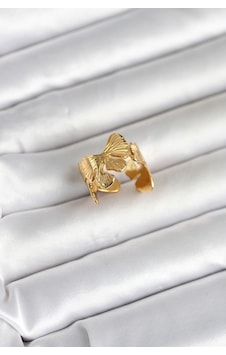 Zarif Parmaklar İçin Golden Çelik Lotus Stil Kadın Yüzük Metalik Zarif Parmaklar İçin Golden Çelik Lotus Stil Kadın Yüzük Metalik