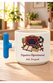 Tiyatro Öğretmeni İsimli Baskılı Mavi Kulplu T Kupa Tiyatro Öğretmeni İsimli Baskılı Mavi Kulplu T Kupa