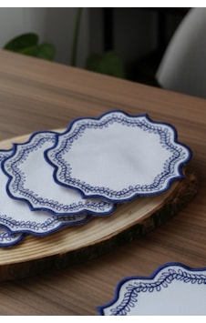 6 Adet Keten Kumaş Üzeri Yaprak Desen Nakışlı Kahve Yanı Kokteyl Peçetesi & Bardak Altlığı Mavi - 777042599 6 Adet Keten Kumaş Üzeri Yaprak Desen Nakışlı Kahve Yanı Kokteyl Peçetesi & Bardak Altlığı Mavi - 777042599