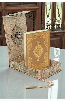 Gold Antik Taşlama Plaketli Orta Boy Kuranı Kerim Ve Tesbih Kutusu - Kahverengi Gold Antik Taşlama Plaketli Orta Boy Kuranı Kerim Ve Tesbih Kutusu - Kahverengi