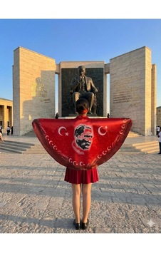 Tarzını Seç Çift Taraflı Atatürk Türk Bayraklı Pelerin Gösteri Kostümü 145x73cm Çok Renkli Tarzını Seç Çift Taraflı Atatürk Türk Bayraklı Pelerin Gösteri Kostümü 145x73cm Çok Renkli