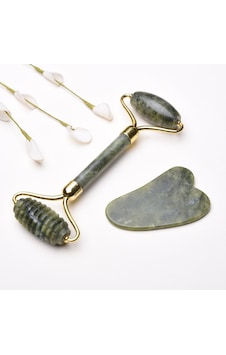 Tırtıklı Jade Roller ve Yeşim Kalp Gua Sha Masaj Taşı Premium Set Tırtıklı Jade Roller ve Yeşim Kalp Gua Sha Masaj Taşı Premium Set