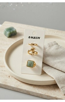 Gold Renk Pirinç 3'lü Yeşil Taşlı Detaylı Vintage Kadın Yüzük Kombini Byk4294 Çok Renkli Gold Renk Pirinç 3'lü Yeşil Taşlı Detaylı Vintage Kadın Yüzük Kombini Byk4294 Çok Renkli