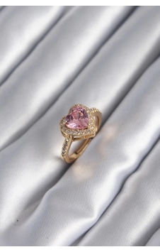 Mey İthalat Pirinç Gold Renk Pembe Zirkon Taşlı Charm Kalp Model Kadın Yüzük Çok Renkli Mey İthalat Pirinç Gold Renk Pembe Zirkon Taşlı Charm Kalp Model Kadın Yüzük Çok Renkli