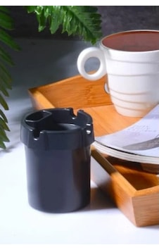 Çakmaklık Hazneli Küllük - Siyah Plastik Oto Kül Tabağı