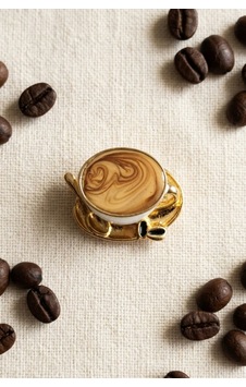 Beyaz Mineli Latte Fincanı Broş Altın Renk Tabaklı Kahve Çekirdekli Yaka İğnesi Çok renkli Beyaz Mineli Latte Fincanı Broş Altın Renk Tabaklı Kahve Çekirdekli Yaka İğnesi Çok renkli