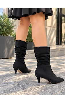 Asmi Shoes Kadın Gina Siyah Süet Körüklü 6 Cm Topuklu Sivri Burun İnce Topuk Yarım Boy Çizme Asmi Shoes Kadın Gina Siyah Süet Körüklü 6 Cm Topuklu Sivri Burun İnce Topuk Yarım Boy Çizme