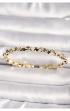 Pirinç Gold Renk Zirkon Taşlı Küp Dorika Model Kadın Bileklik Pirinç Gold Renk Zirkon Taşlı Küp Dorika Model Kadın Bileklik