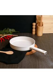 Belarıva 30 Cm Beyaz Sılıkon Saplı Tava Beyaz Belarıva 30 Cm Beyaz Sılıkon Saplı Tava Beyaz