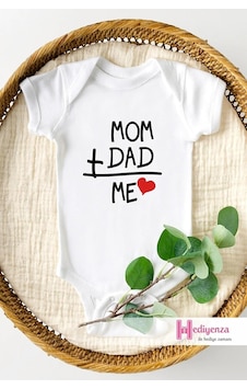 Hediyenza Mom Dad Me Özel Tasarım Bebek Zıbın Pamuklu Çıtçıtlı Body Beyaz Hediyenza Mom Dad Me Özel Tasarım Bebek Zıbın Pamuklu Çıtçıtlı Body Beyaz