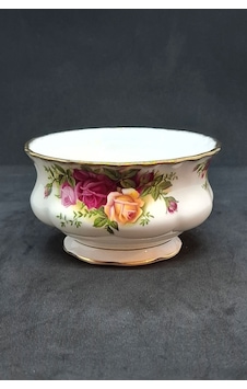 Old Country Roses Bone China England Antika Şekerlik 11 Cm 280 Ml Kırmızı Old Country Roses Bone China England Antika Şekerlik 11 Cm 280 Ml Kırmızı