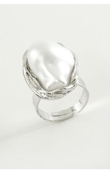 Oval İnci Metal Yüzük Gümüş Rengi Oval İnci Metal Yüzük Gümüş Rengi