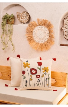 Doğa Motifli Püsküllü Kırlent Kılıfı Kır Çiçekleri Çok Renkli
