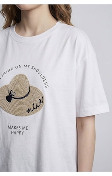 Kadın %100 Organik Pamuklu Oversize Kalıp Bol Kesim Baskı Detaylı Beyaz T-shirt Kadın %100 Organik Pamuklu Oversize Kalıp Bol Kesim Baskı Detaylı Beyaz T-shirt