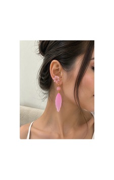 Pembe Çiçekli Tüylü Sallantılı Küpe Pembe Pembe Pembe Çiçekli Tüylü Sallantılı Küpe Pembe Pembe