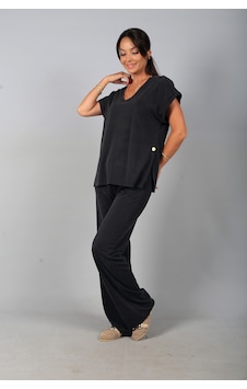 By Saygı Kadın V Yaka Yanı Gold Düğmeli Yırtmaçlı Bluz Beli Lastikli Cepli Bol Paça Pantolon Lyocell 2'li Takım Siyah By Saygı Kadın V Yaka Yanı Gold Düğmeli Yırtmaçlı Bluz Beli Lastikli Cepli Bol Paça Pantolon Lyocell 2'li Takım Siyah